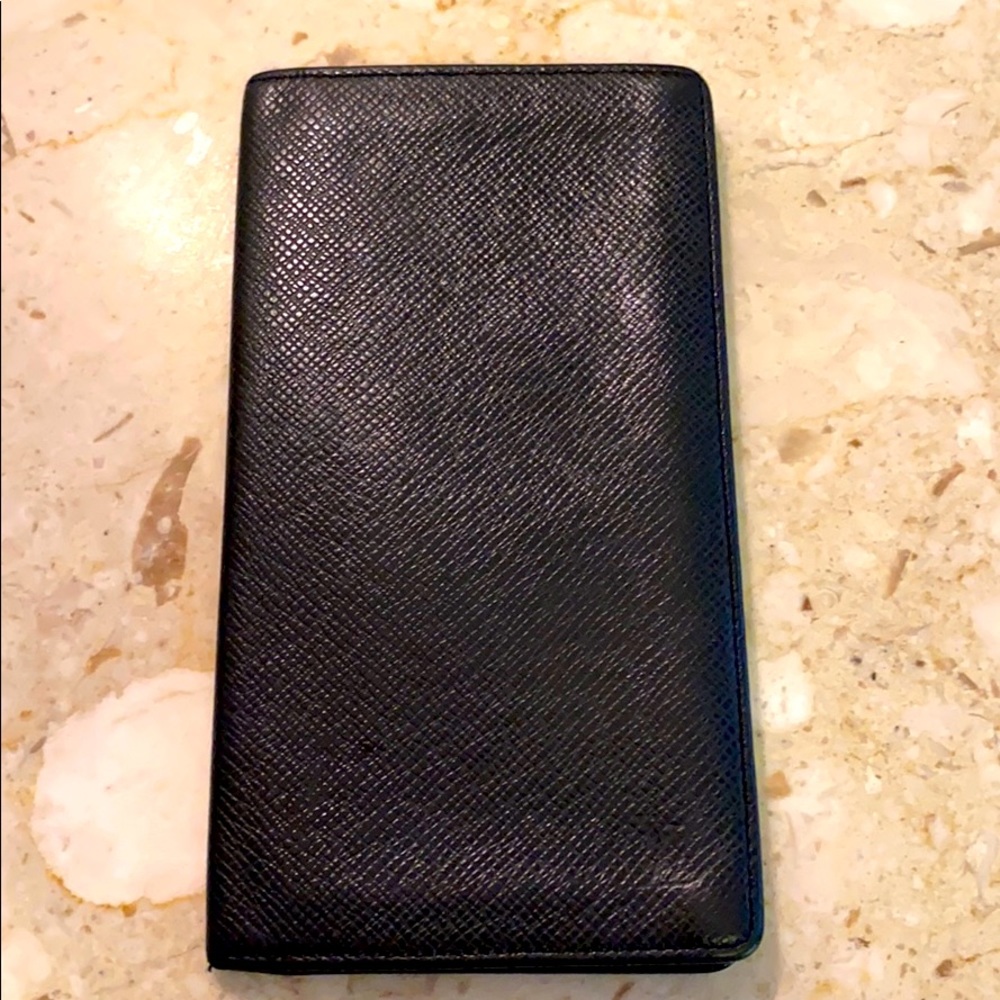 Louis Vuitton black Taiga leather Porte bifold